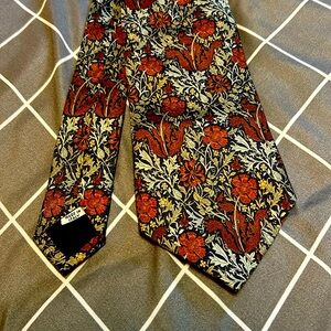 Vintage Meteopolitan Museum of Art silk tie